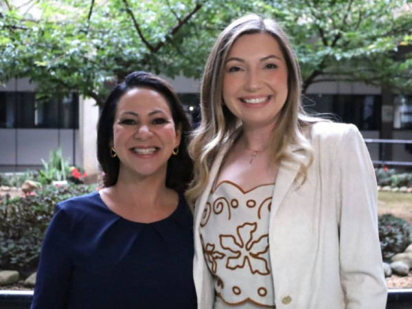 Zenilda Lemos e Juliana Maciel Hoppe