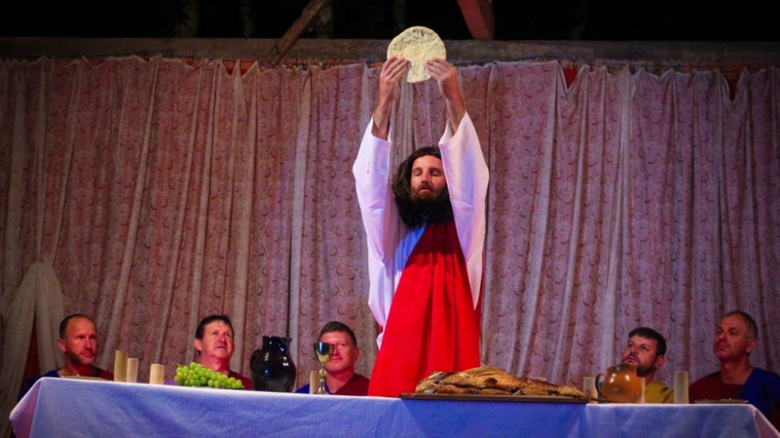 Teatro Encenação Paixão de Cristo. 