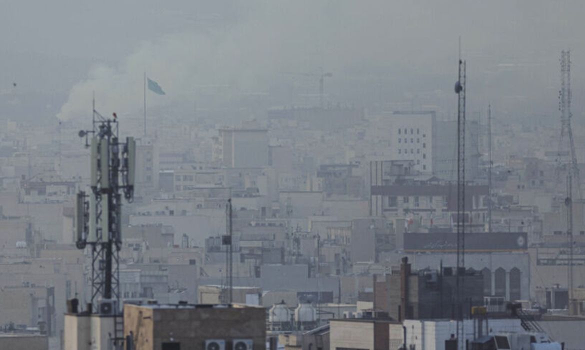 Aeronave dos EUA é abatida sobre Irã e piloto está desaparecido