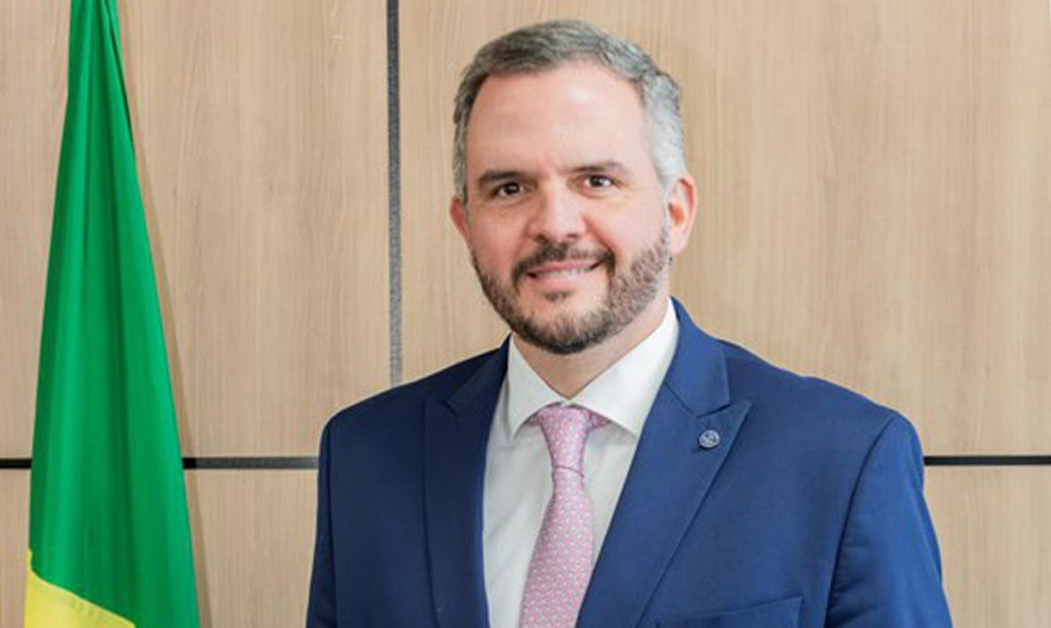 Governo prepara medidas para amenizar reajuste do querosene de aviação