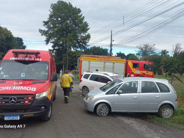 Passageira sentia dores no peito ap&oacute;s a batida; motoristas n&atilde;o se feriram