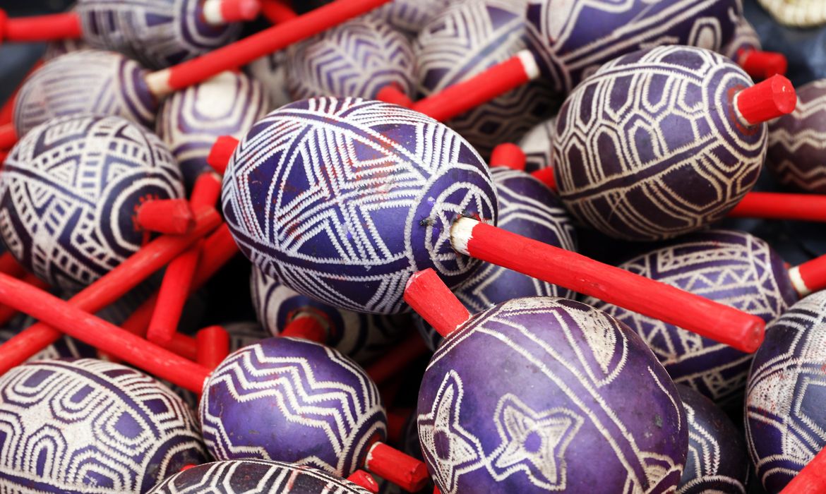 Em Brasília, artesãos indígenas veem obras como ação de resistência  