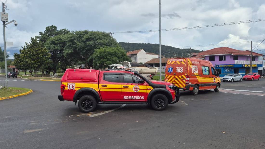 Vítima de 60 anos sofreu possível fratura e foi encaminhada ao hospital
