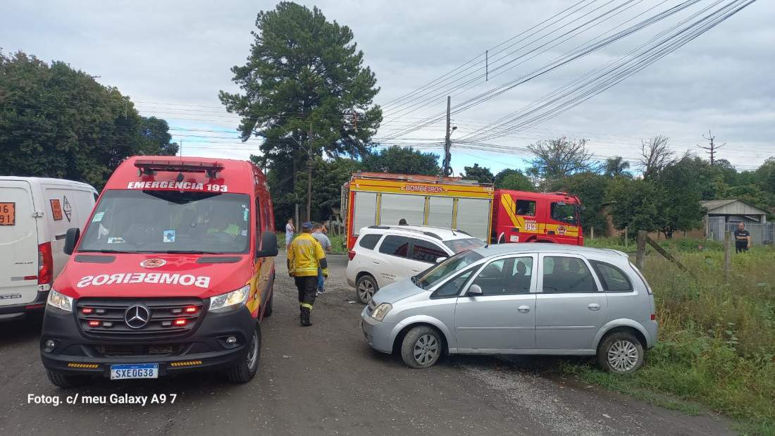 Passageira sentia dores no peito após a batida; motoristas não se feriram