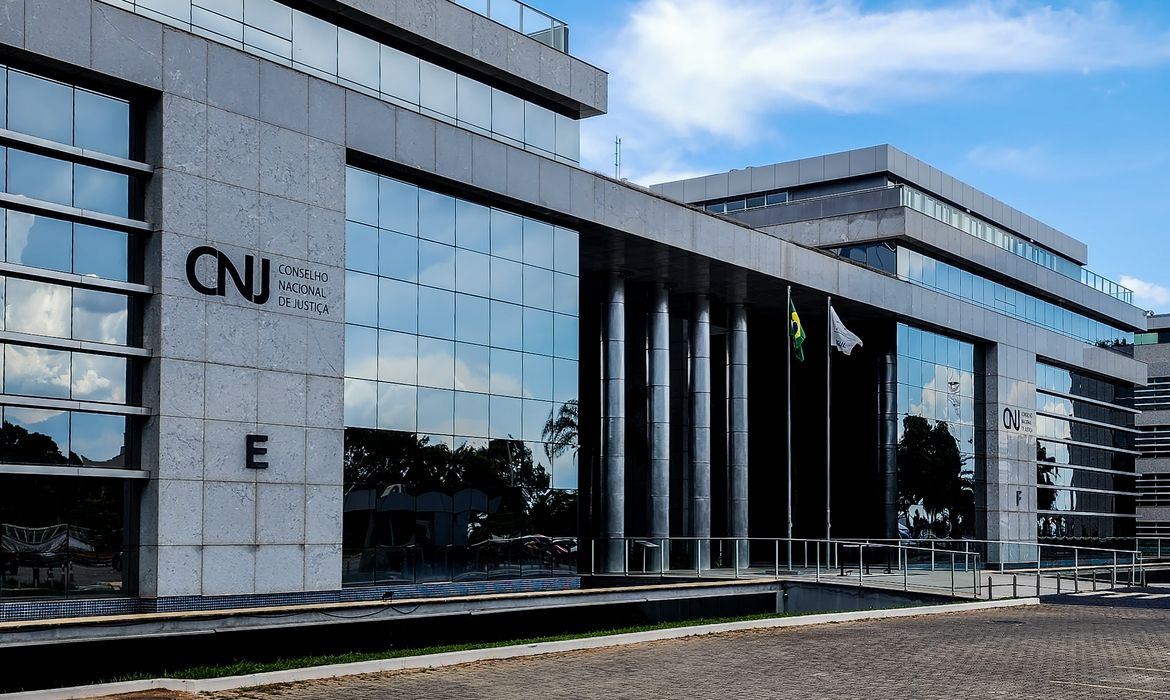 CNJ e CNMP aprovam novos penduricalhos para juízes e membros do MP