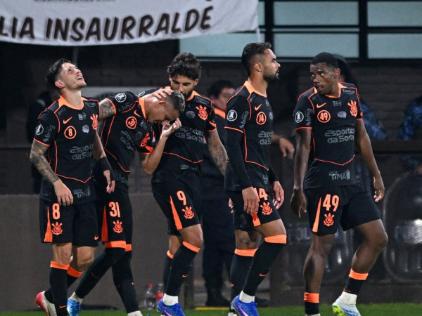 Corinthians derrota Platense na Libertadores na estreia de Diniz