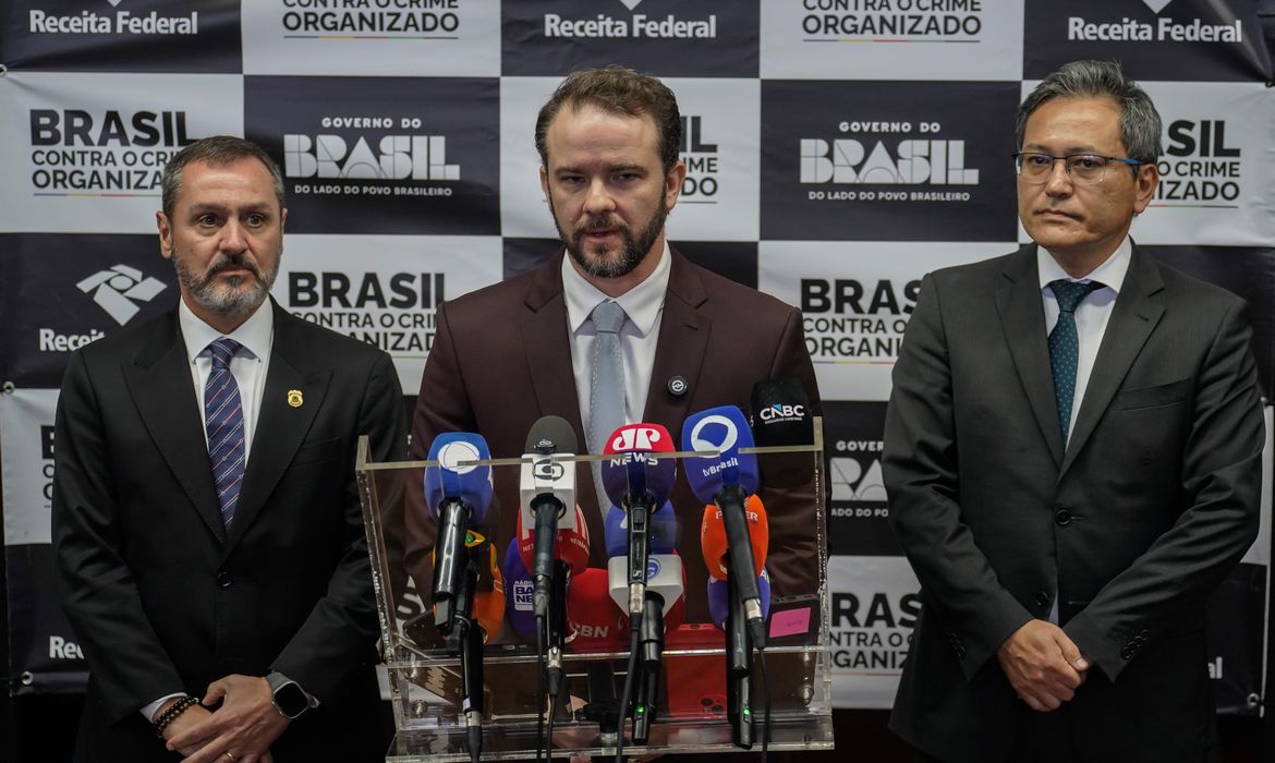 Brasil e EUA anunciam acordo de combate ao tráfico de armas e drogas