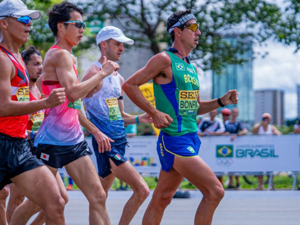 Caio Bonfim e equipe feminina conquistam bronze no Mundial de Marcha