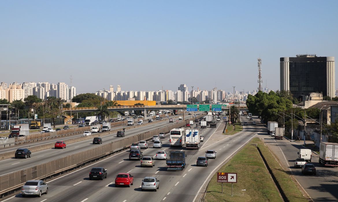MPRJ pede suspensão das obras na Via Dutra, após risco de alagamento