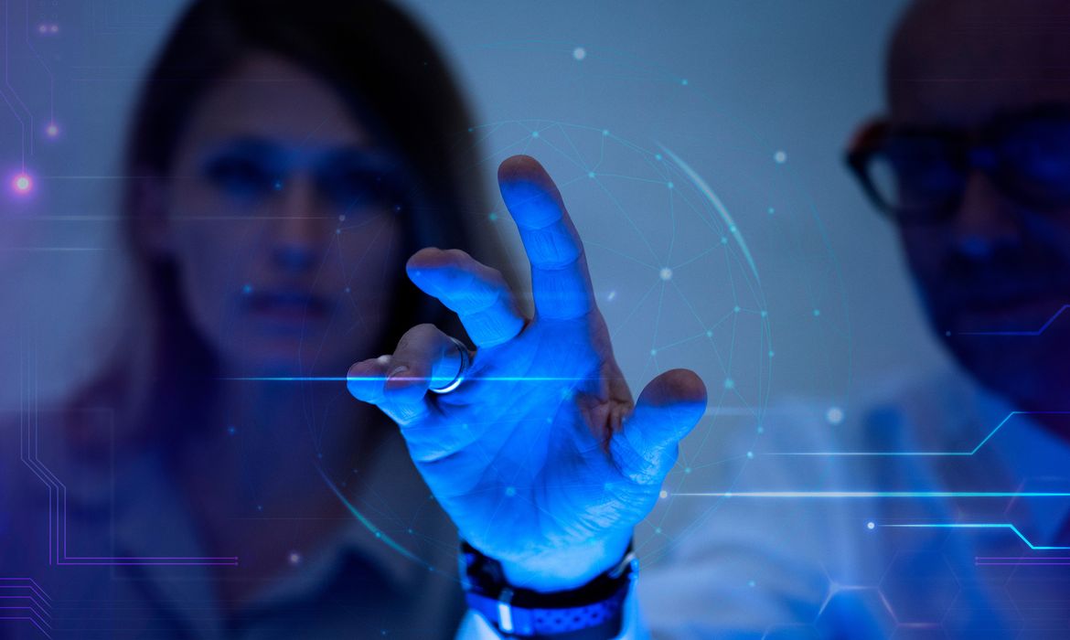  IA acelera desinformação e ameaça democracias, alerta pesquisa