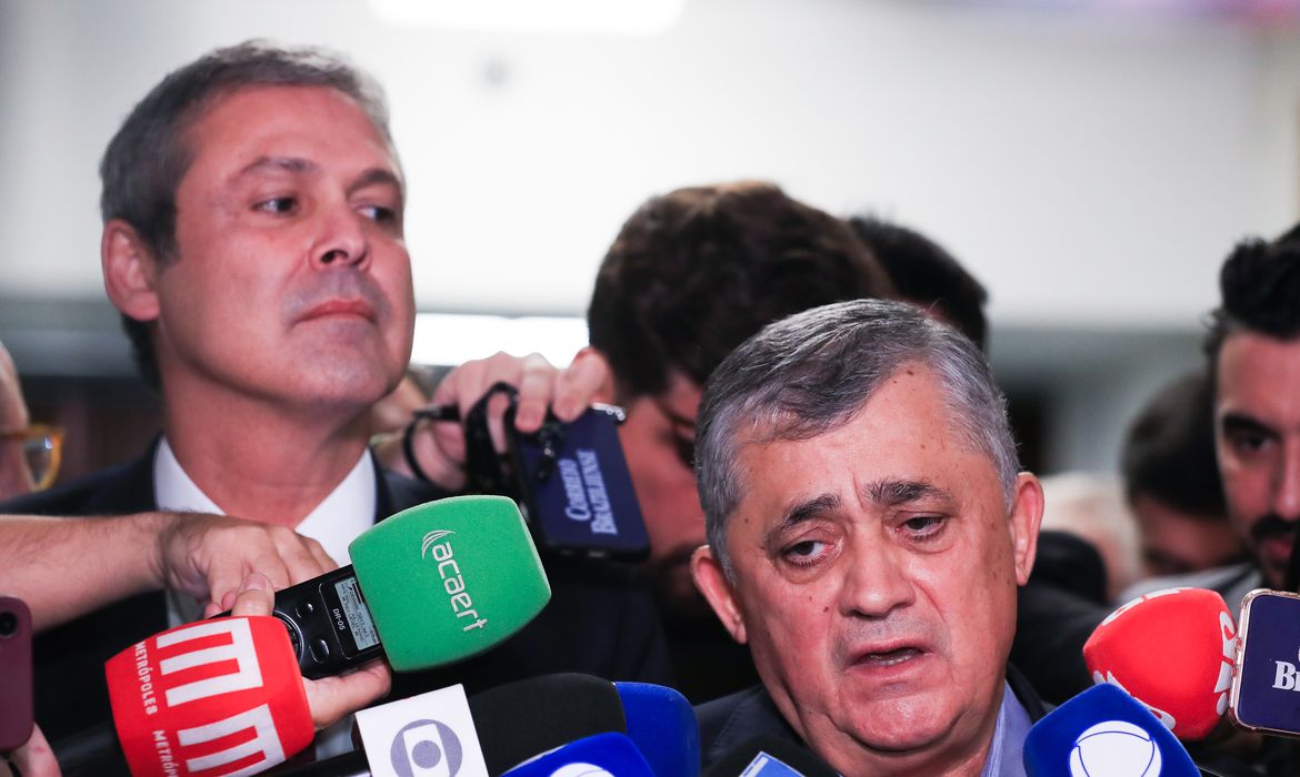 José Guimarães diz ser contra socorro do governo federal ao BRB  