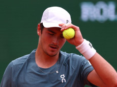 Jo&atilde;o Fonseca cai nas quartas de Munique ap&oacute;s rev&eacute;s para 6&ordm; do mundo