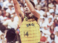 Brasil lamenta morte de Oscar Schmidt, veja repercuss&otilde;es