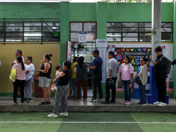 Peru: ultraconservador e esquerda disputam voto a voto para 2&ordm; turno