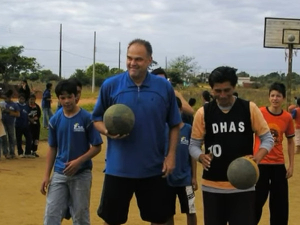 Projeto que Oscar Schmidt viabilizou vence torneio escolar nacional