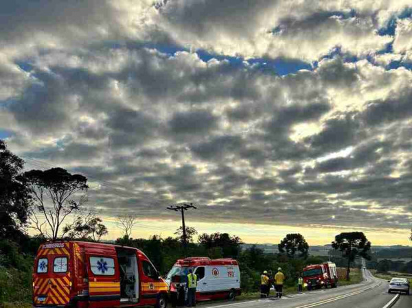 Batida entre dois ve&iacute;culos na BR-280 n&atilde;o deixa v&iacute;timas com ferimentos graves