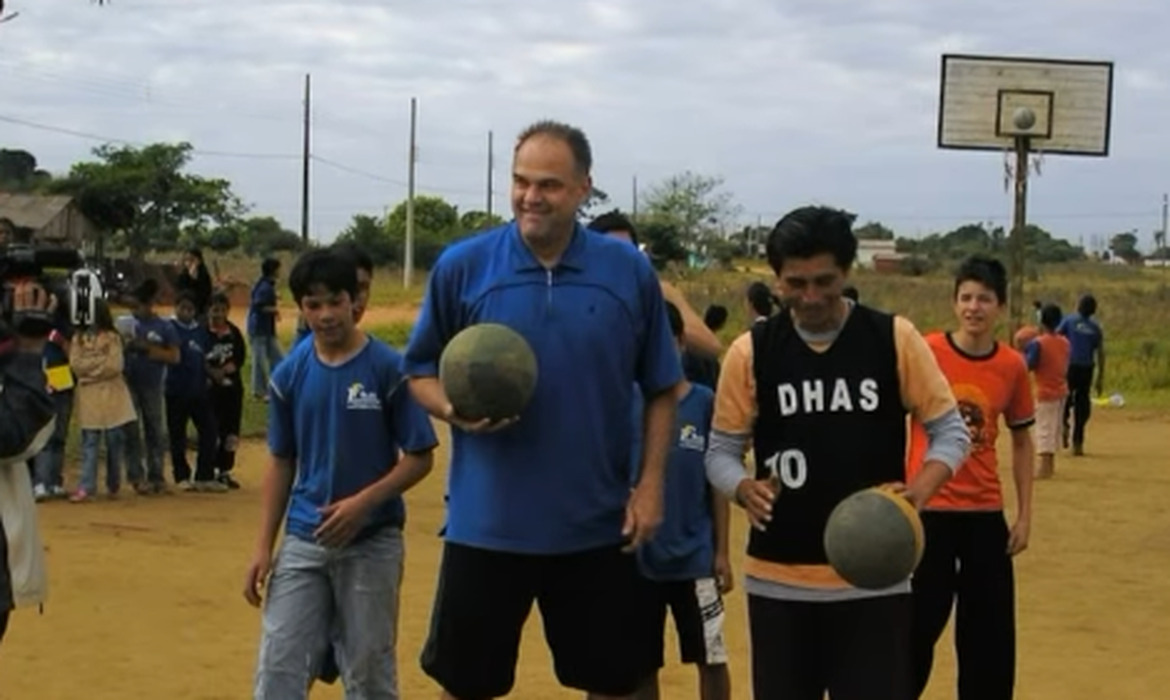 Projeto que Oscar Schmidt viabilizou vence torneio escolar nacional