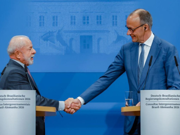 Lula e Merz criticam guerra no Oriente M&eacute;dio e amea&ccedil;as contra Cuba