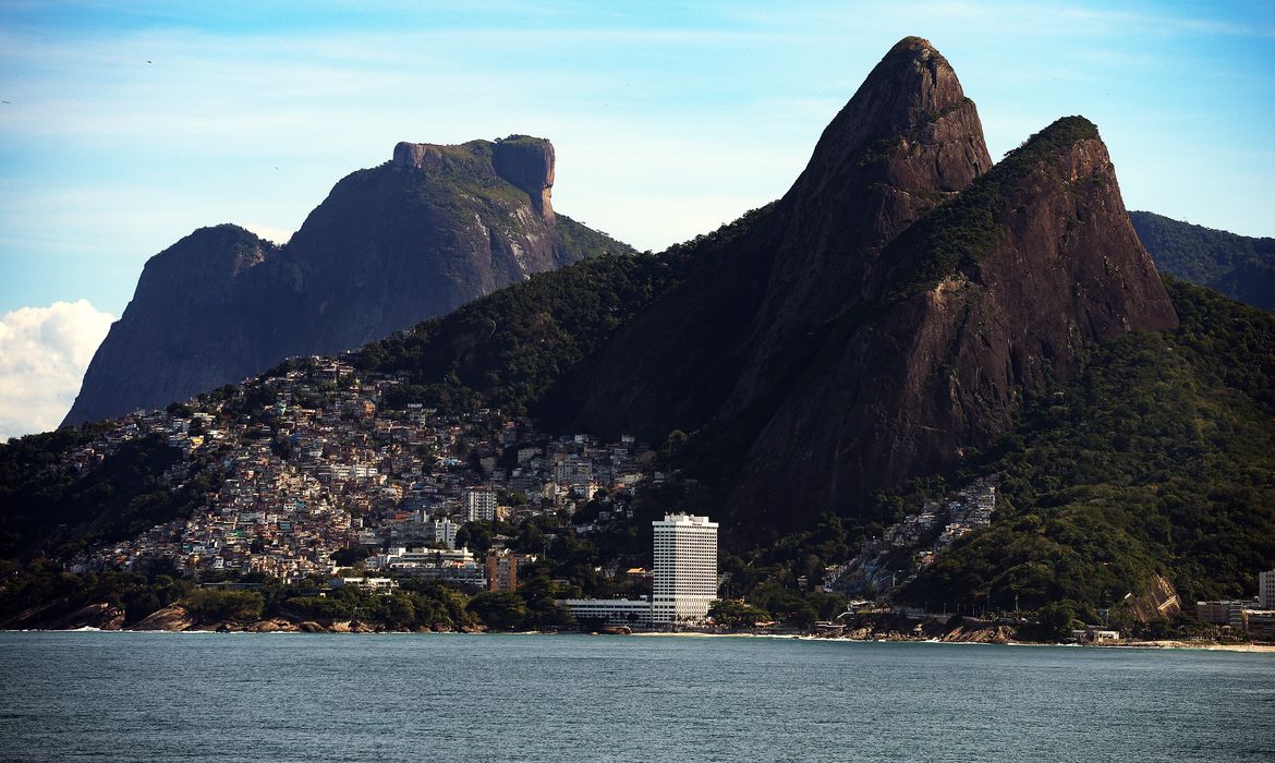 Operação policial deixa visitantes "ilhados" em cartão-postal do Rio