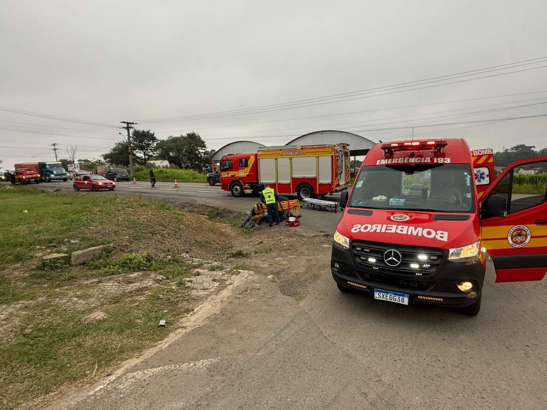 Motociclista estava consciente e reclamava de dores nas costas e no quadril