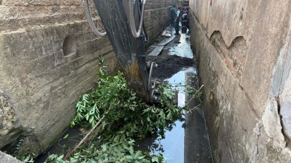 Ações incluem desobstrução de bueiros, construção de contenção e melhorias na Rua Almeida Cardoso, com investimentos que somam mais de R$ 287 mil