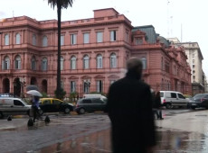 Milei pro&iacute;be acesso de jornalistas &agrave; Casa Rosada: ataque &agrave; imprensa
