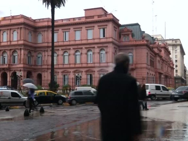 Milei pro&iacute;be acesso de jornalistas &agrave; Casa Rosada: ataque &agrave; imprensa