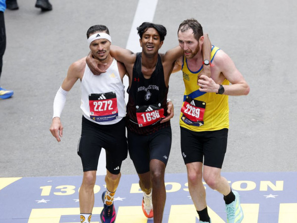 Brasileiro vira manchete por ato de empatia na Maratona de Boston