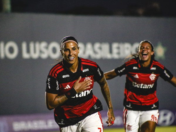 Flamengo derrota Vit&oacute;ria e fica perto de l&iacute;deres no BR Feminino