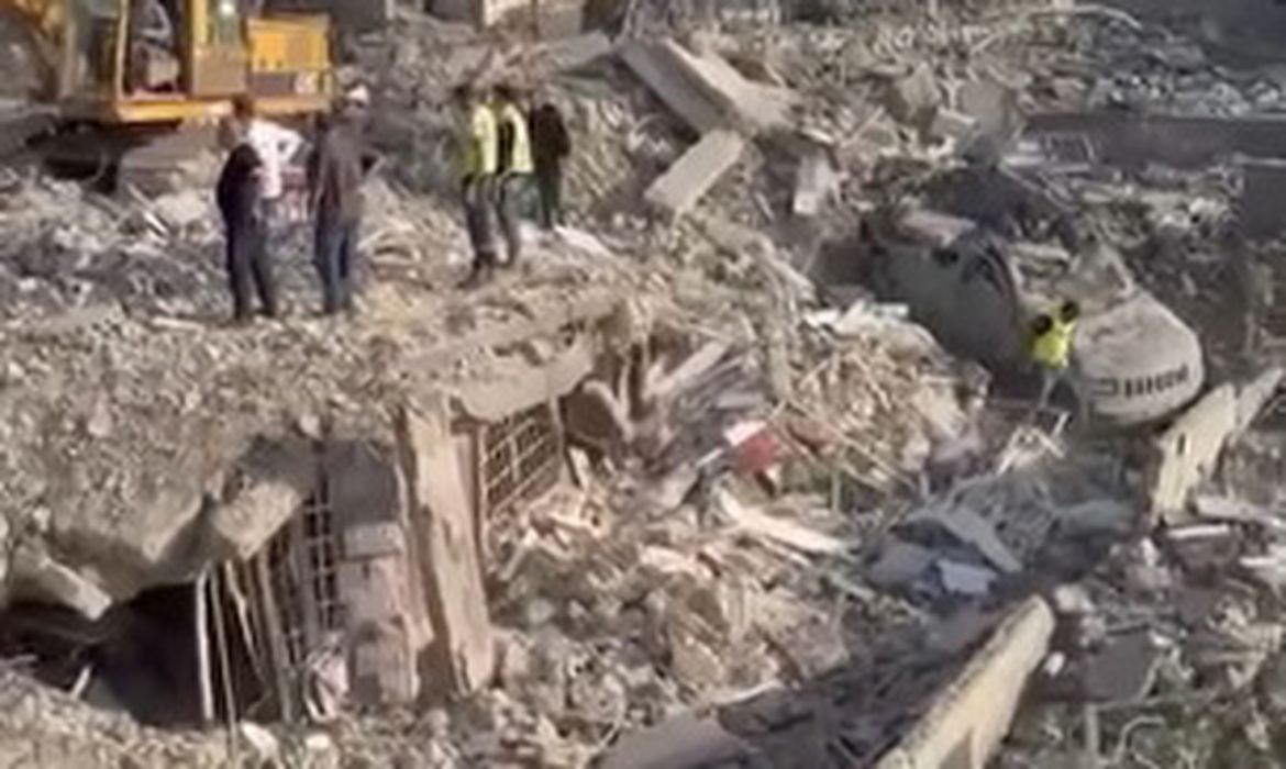 Morte de brasileiros expõe rotina de ataques no Líbano, diz jornalista