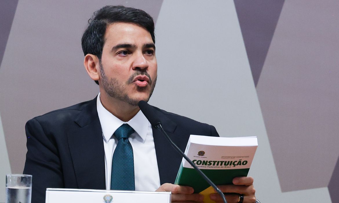 Messias defende autocontenção do STF em pautas polêmicas