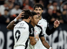 Corinthians derrota Pe&ntilde;arol para seguir 100% na Libertadores