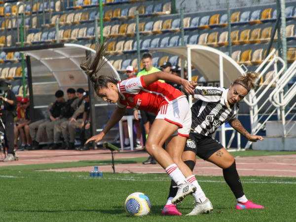 Melhor visitante, Inter enfrenta Santos pelo Brasileir&atilde;o Feminino