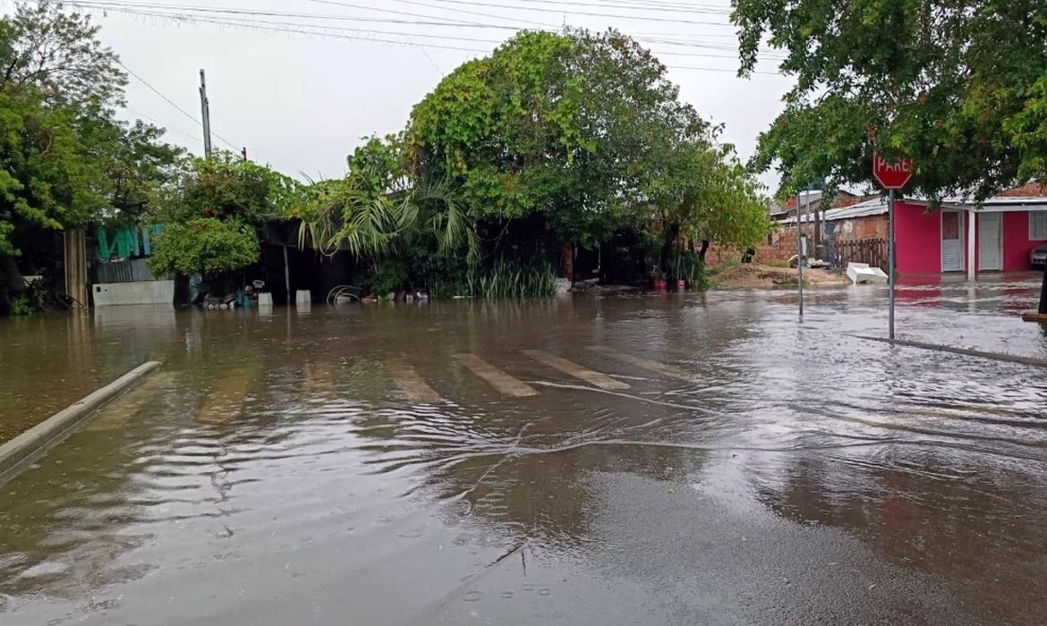 Temporal no RS deixa desalojados e provoca danos em 19 cidades