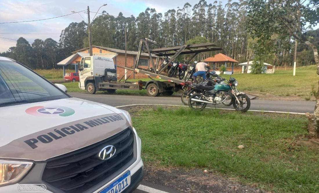 Ação ocorreu na tarde de domingo (03/05/2026) após denúncias de manobras perigosas e perturbação do sossego