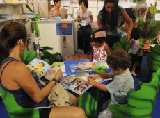 Estudo revela que 53% das fam&iacute;lias raramente leem para crian&ccedil;a