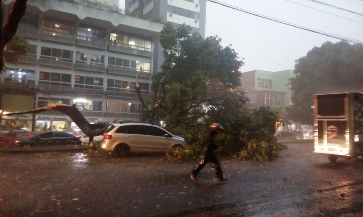 BNDES anuncia R$ 500 milhões para obras contra enchentes em BH