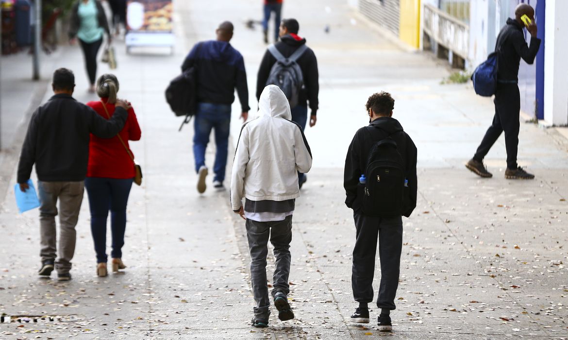 Frente fria provoca chuvas intensas em grande parte do país 