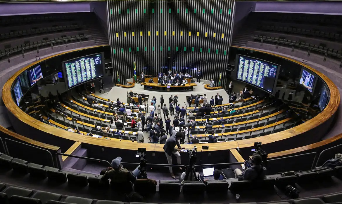 Câmara inicia análise de projeto sobre exploração de minerais críticos