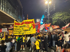 Ato de alunos da USP cobra di&aacute;logo com reitoria