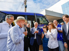 "Aqui n&atilde;o tem dinheiro do Vorcaro, diz Lula em visita a hospital