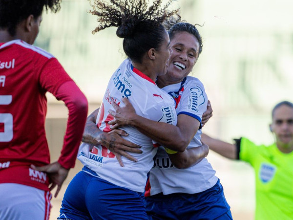 Bahia decide no 1&ordm; tempo e vence o Inter pelo Brasileir&atilde;o Feminino