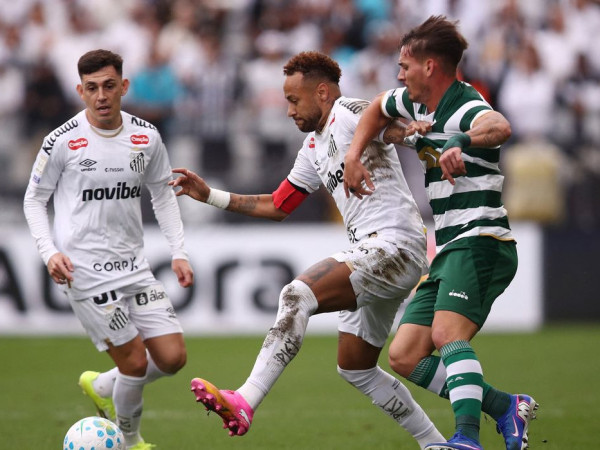 Coritiba ofusca festa para Neymar e derrota Santos pelo Brasileir&atilde;o