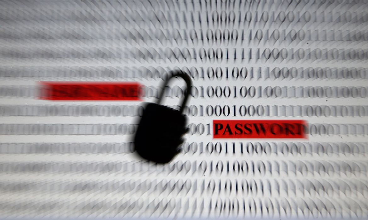 Material do governo ajuda população a se proteger de golpes digitais 