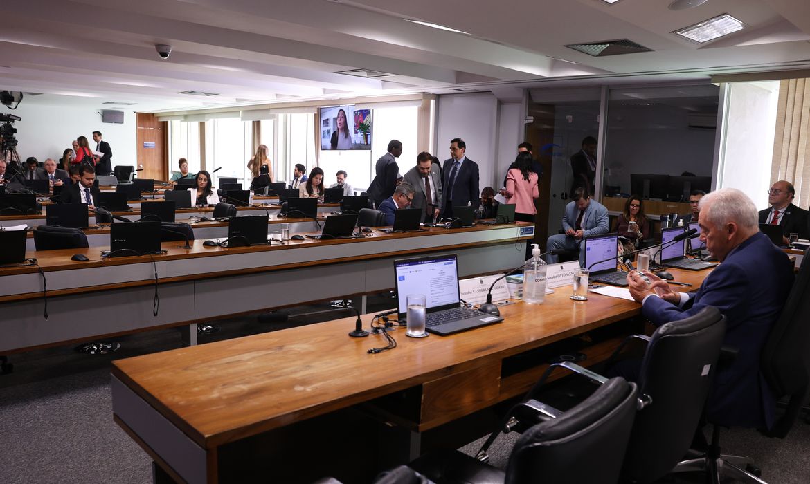 Pedido de vista adia votação de autonomia financeira do Banco Central