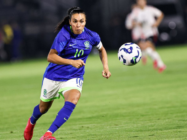 Marta volta &agrave; sele&ccedil;&atilde;o feminina para 2 amistosos contra EUA no Brasil