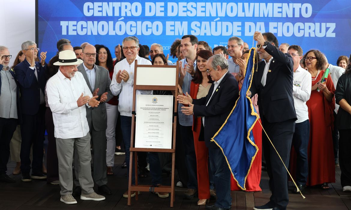 Brasil não é menor nem menos competitivo do que ninguém, diz Lula