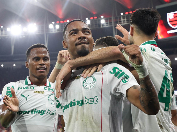 Palmeiras derrota Fla e amplia vantagem na lideran&ccedil;a do Brasileiro