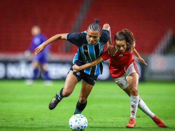 Nos p&ecirc;naltis, Inter elimina Gr&ecirc;mio e segue na Copa do Brasil Feminina