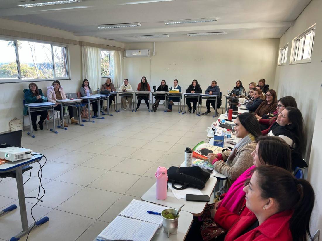 Formação continuada para os professores da Rede Municipal de Ensino.